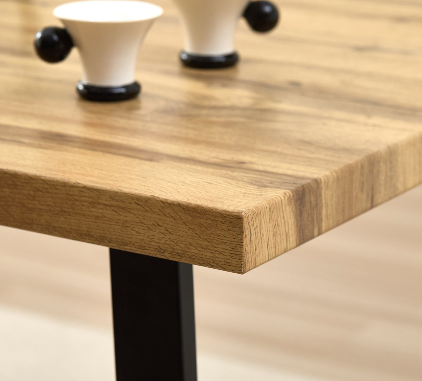 Colorado Dining Table with 4 Emily Leather Chairs - Madefor.Living