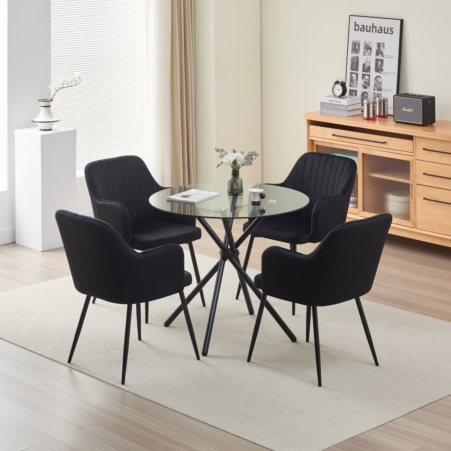 New York Dining Table with 4 Charlotte Velvet Chairs - Madefor.Living