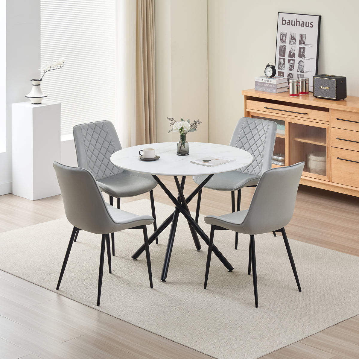 Seattle Dining Table with 4 Amelia Velvet Chairs - Madefor.Living