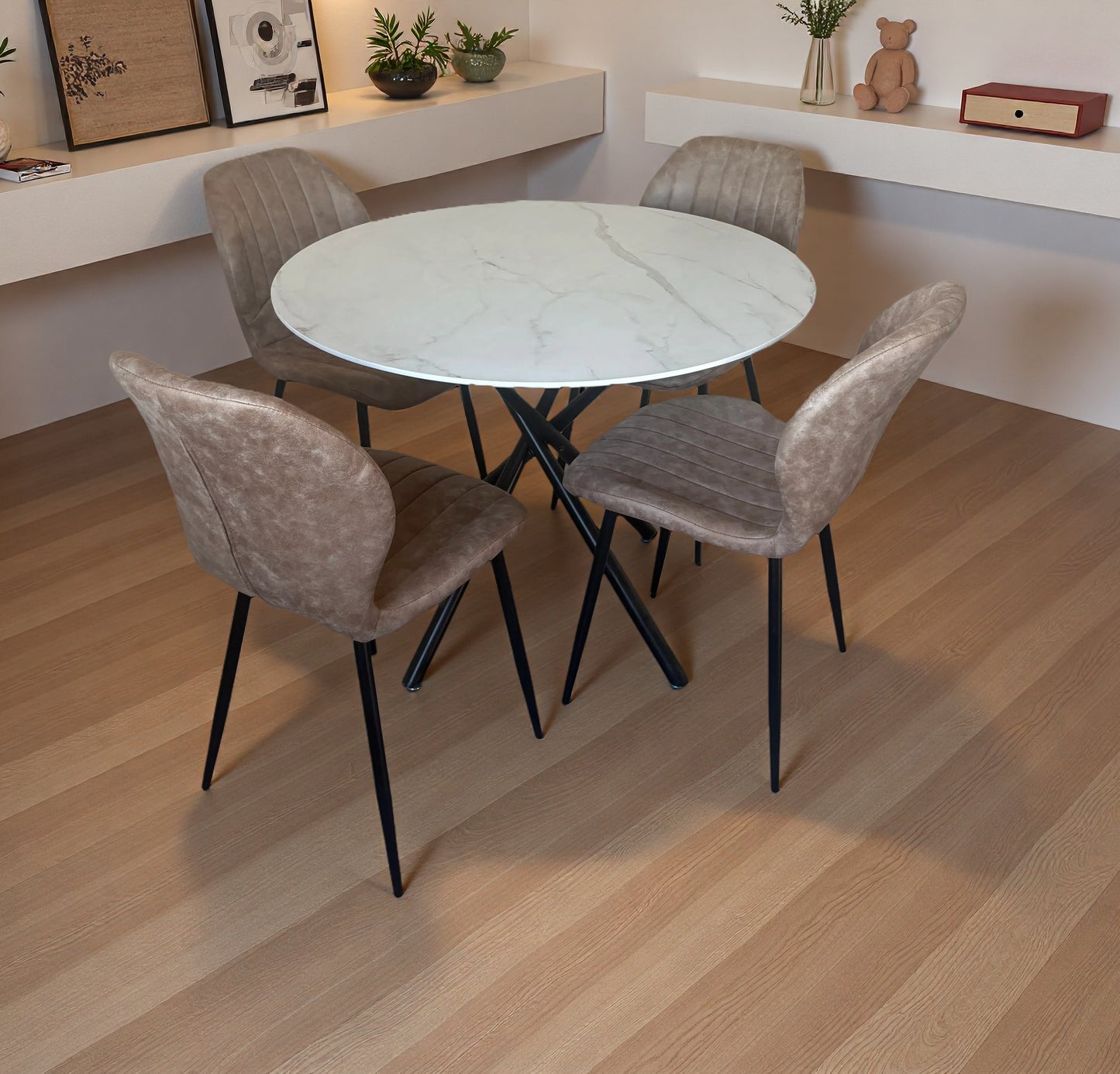 Seattle Dining Table with 4 Jaydn Leather Chairs
